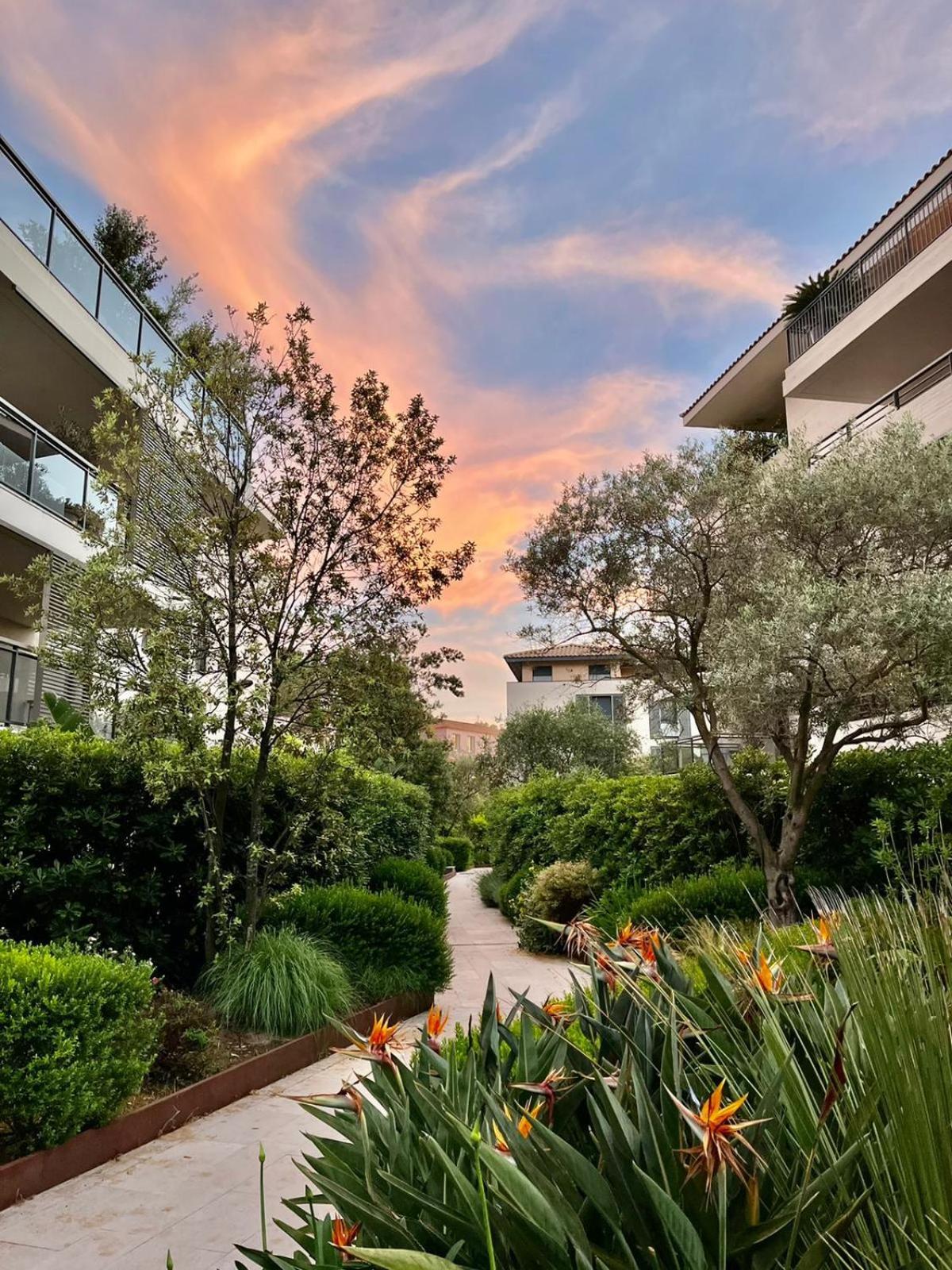 Exclusive Resort Apartments With Parking Saint Tropez Bagian luar foto